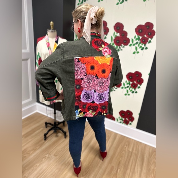 Designer Style Jacket w Bee Ribbon - Picture 6 of 6